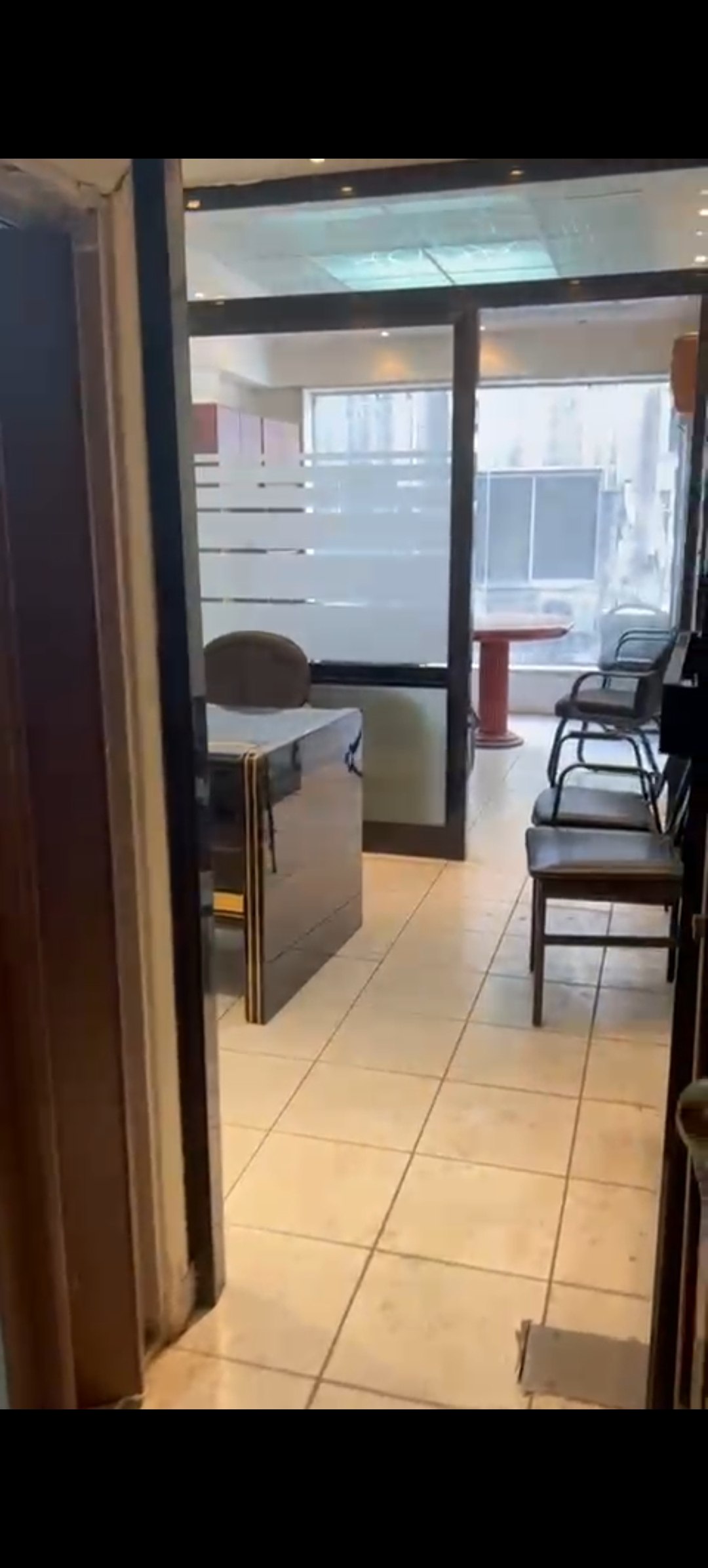 مكتب تجاري | شارع الحمراء | للايجار